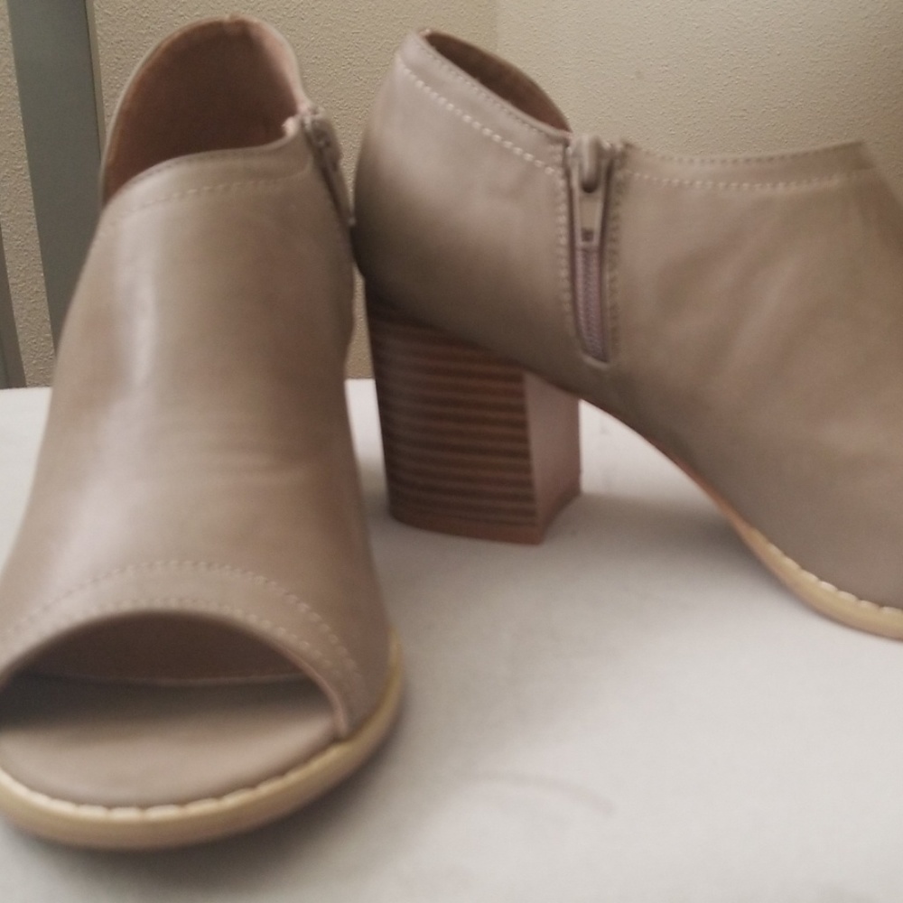 Tan booties - Picture 3 of 3